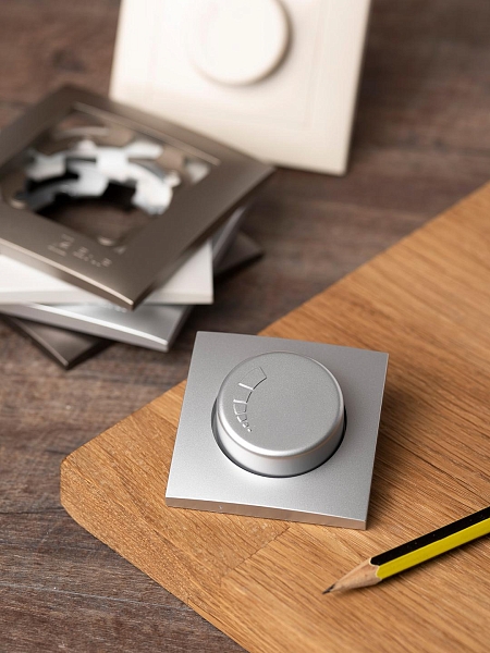 Валенсия лицевая панель светорегулятора 600W 220В сталь EKF